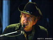 Bob Dylan trở lại vị trí số 1 trong bảng xếp hạng album tại Anh